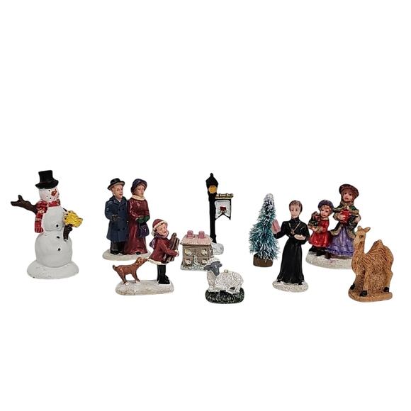 Lot of 10 Vintage Christmas Village Pieces Festive Holiday Figurine Collection - Picture 1 of 7
